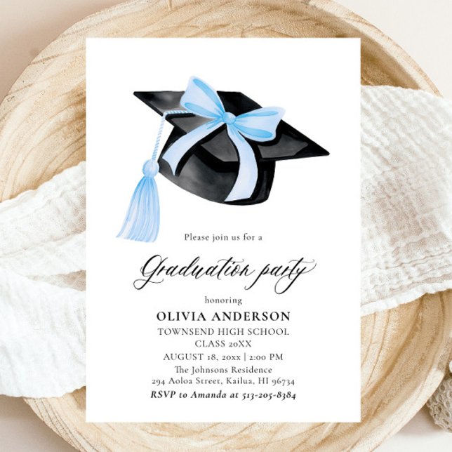 Moderner Trendy Blue Bow Graduation Cap Abschluss Einladung (Watercolor Modern Elegant Trendy Stylish Blue Bow Graduation Invitation)