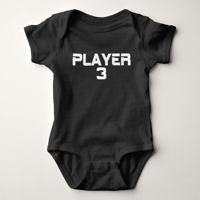 Moderner Typografie-Player Drei-Matches Baby Strampler (Vorderseite)