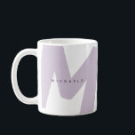 Moderner überarbeiteter Mit Monogramm Erstkaffee & Kaffeetasse<br><div class="desc">Stilvolle und trendige Tasse mit einem großen mit Monogramm Initial und Namen auf beiden Seiten in einfachen,  modernen Schriftart. Wenn Sie Hilfe bei der Anpassung benötigen,  schreiben Sie mir bitte den unten stehenden Button und ich werde Ihnen gerne helfen.</div>