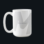 Moderner überarbeiteter Mit Monogramm Erstkaffee & Kaffeetasse<br><div class="desc">Stilvolle und trendige Tasse mit einem großen mit Monogramm Initial und Namen auf beiden Seiten in einfachen,  modernen Schriftart. Wenn Sie Hilfe bei der Anpassung benötigen,  schreiben Sie mir bitte den unten stehenden Button und ich werde Ihnen gerne helfen.</div>