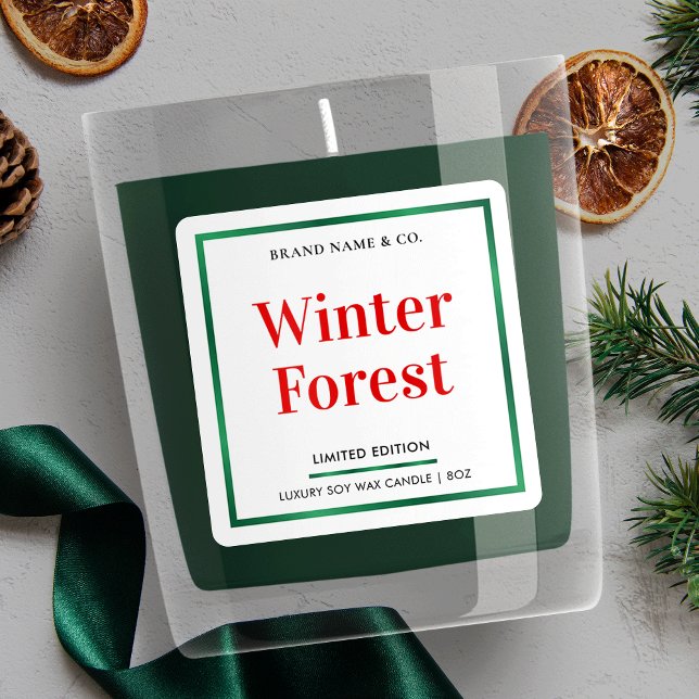 Moderner Urlaub Elegantes Weihnachtskandell Quadratischer Aufkleber (Minimal Christmas product labels with faux green foil and red typography )