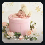 Modernes 2-seitiges, erstes Weihnachtsschneeflocke Quadratischer Aufkleber<br><div class="desc">Merry und Bright | Moderne Weihnachtsfamilie Foto Keramik Ornament</div>