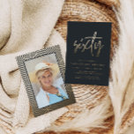 Modernes 60. Geburtstag stilvolles, elegantes Dreh Einladung<br><div class="desc">Modernes 60. Geburtstag schlichte,  elegante Schwarz-Gold-Schrift & geometrisches Foto 60. Geburtstag laden ein. Modernes geometrisches Backermuster. Teil einer Sammlung.</div>