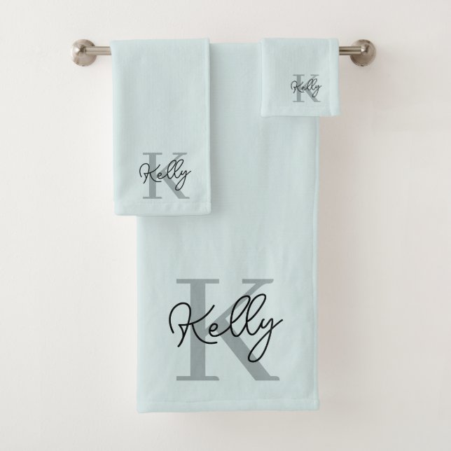 Modernes Aqua Blue Monogram Script Badhandtuch Set (Insitu)