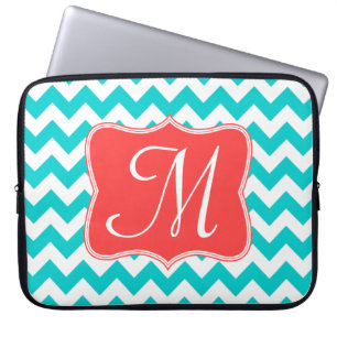 Modernes Aqua-korallenrotes Zickzack Monogramm 15" Laptopschutzhülle