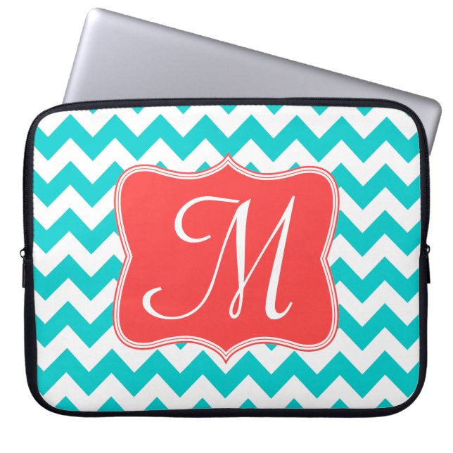 Modernes Aqua-korallenrotes Zickzack Monogramm 15" Laptopschutzhülle (Vorderseite)