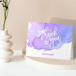 Modernes Aquarellbat Bar Mitzvah Vielen Dank #LC Dankeskarte<br><div class="desc">— #LC Kollektion — Danke an Ihre Gäste mit diesen wunderschönen Aquarellbas- oder Bar Mitzvah-Karten. Weiße Briefe mit David in der Mitte. Schwarze Karten,  Raum,  um persönliche Nachricht zu schreiben. Erhalten Sie die passende Sammlung #LC!</div>