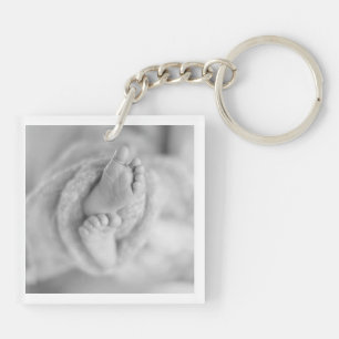 Modernes Baby Birth Ankündigung Schwarz-weißes FOT Schlüsselanhänger