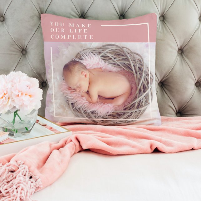 Modernes Baby-Foto | Rosa und Weiß | Angebot Kissen (Von Creator hochgeladen)
