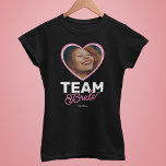 Modernes Bachelorette Team Bride Heart Foto T-Shirt<br><div class="desc">Spaß Junggeselinnen-Abschied T - Shirt mit einem Herzfoto der Braut,  dem Titel "Teambride" und dem Datum der Feier.</div>