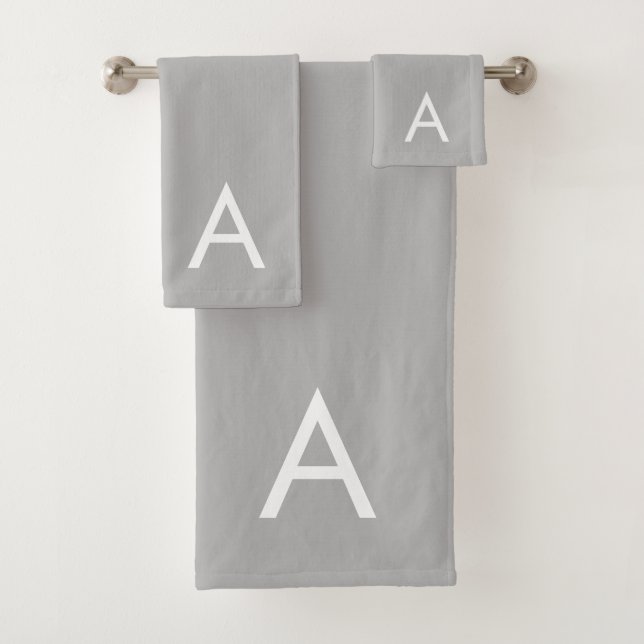 Modernes bearbeitbares Monogramm auf Silbergrau Badhandtuch Set (Insitu)