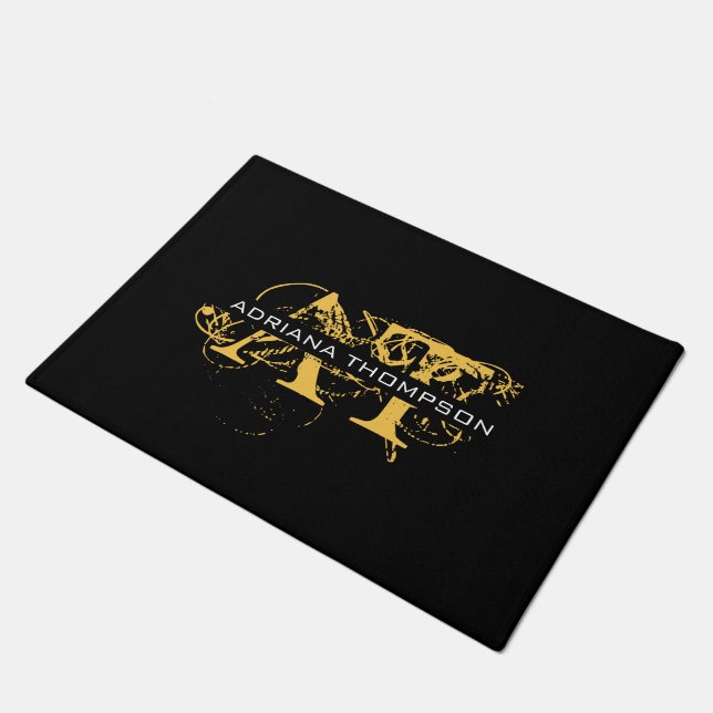 Modernes, bedrücktes Schwarz/Gold-Mit Monogramm Fußmatte (Schrägansicht)