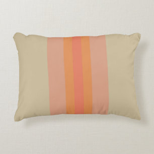 Modernes, beige gestreiftes Kissen