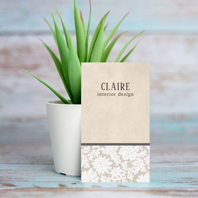 Modernes Beige Weiße Spitzen-Muster Innenarchitekt Visitenkarte (Von Creator hochgeladen)