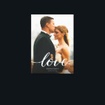 Modernes, benutzerdefiniertes Skript für die Liebe Leinwanddruck<br><div class="desc">Feiern Sie Ihre Liebe mit diesem modernen Foto, das Sie in einem modernen, gewickelten Leinwand mit Hochzeitsportrait, Ihren Namen und Ihrem Hochzeitsdatum in elegantem Schriftsatz präsentieren. Das fließende Kalligraphie-Overlay "Liebe" fügt eine romantische Touch hinzu und schafft einen zeitlosen Sake für Ihre Zuhause. Diese Leinwand ist perfekt als Hochzeitsgeschenk, Jubiläumsdekor oder...</div>
