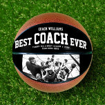 Modernes BEST COACH EVENT Cooles Trendy Foto Basketball<br><div class="desc">Perfekt für den coolsten Trainer: Der BEST COACH EVER hat sich auf den Basketball spezialisiert, mit seinem beliebten Foto in trendigem Schwarz und Weiß, seinem Namen und einer Danksagung, sowie Teamname und Saisonjahr. Tolle Dankeschön oder eine phantastische Überraschung für seinen Geburtstag, sicherlich ein Sake, den er für die nächsten Jahre...</div>