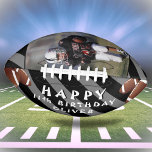 Modernes Black Happy Birthday Kids Foto Football<br><div class="desc">Modern Black Happy Geburtstag Kinder Foto Fußball. Spaß Geburtstagsdesign mit Happy Geburtstagstext, individuelle Name und Foto. Fußbälle sind auf schwarz-grauem Streifen Hintergrund. Passen Sie die Altersnummer, den Namen und das Foto an. Großes Geburtstagsgeschenk für einen Fußballspieler oder Fan.</div>