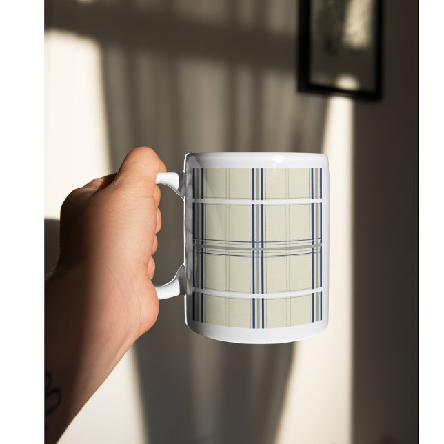 Modernes Blau und Beige Tartan Kariert Kaffeetasse (Von Creator hochgeladen)
