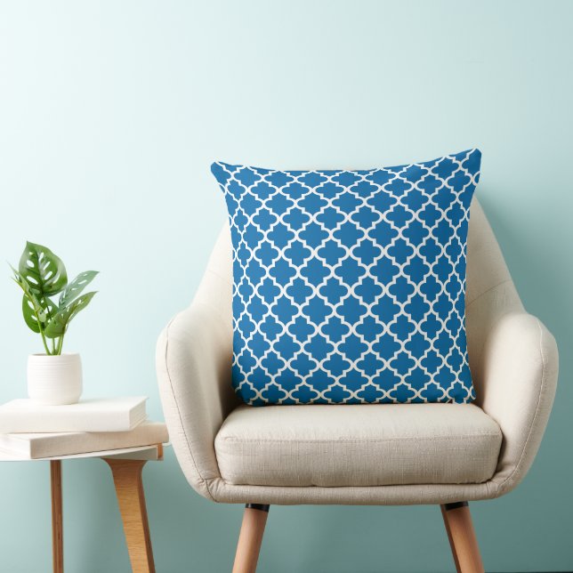 Modernes blaues marokkanisches Quatrefolienmuster Kissen (Stuhl )
