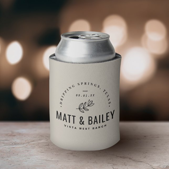 Modernes Bloom Wedding Monogram | Hellbeige Dosenkühler (Von Creator hochgeladen)