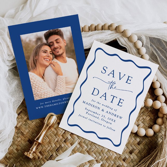 Modernes Blue Wavy Frame Foto Hochzeit Save The Date (Von Creator hochgeladen)