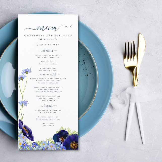 Modernes Blue Wedding Menu der Wildblume Menükarte (Elegant wildflower summer floral wedding menu with modern typography script)