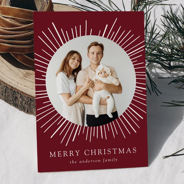 Modernes Burgund Sunburst Frohe Weihnachten 2 Foto (Von Creator hochgeladen)