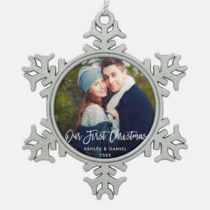 Modernes Bürsten-Skript unsere ersten Schneeflocken Zinn-Ornament