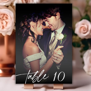 Modernes Calligrafy Script Overlay-Foto Hochzeit Tischnummer