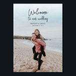 Modernes Calligraphie-Foto Hochzeitsempfang Poster<br><div class="desc">Dieses stilvolle Hochzeitsplakat-Template zeichnet sich durch ein sauberes, minimalistisches und modernes Design aus. Wir haben diesem minimalistischen Design einen besonderen Charakter verliehen, indem wir einen lebendigen, skurrilen Schriftart mit einem modernen, gestrafften Look für Ihre Vornamen und Datum kombinieren, für einen warmen, einladenden und eleganten Look. Die Nachricht "Willkommen bei unserer...</div>