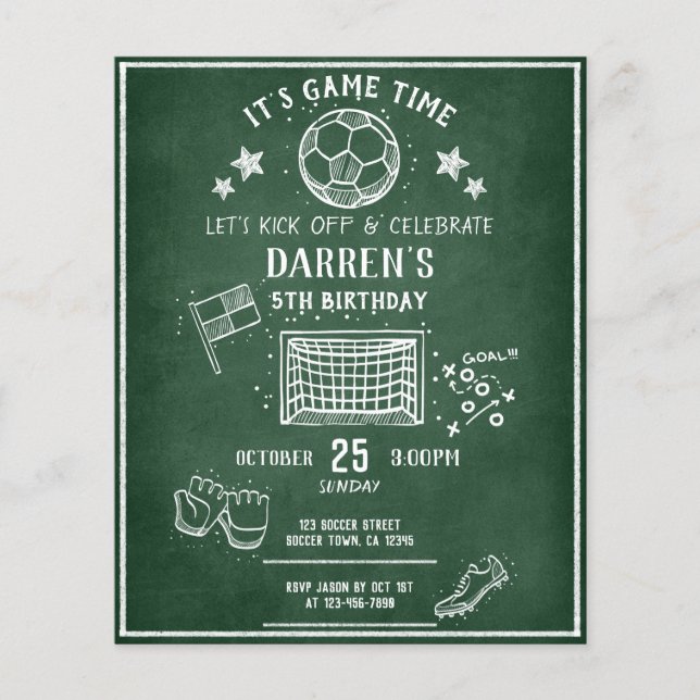 Modernes Chalkboard Soccer Budget Geburtstag Einla (Vorderseite)