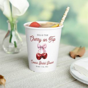Modernes Cherry auf dem rosa Brautparty Pappbecher