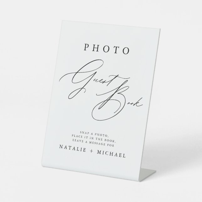 Modernes Chic Calligraphy Wedding Foto Gästebuch Sockelschild (Vorderseite)