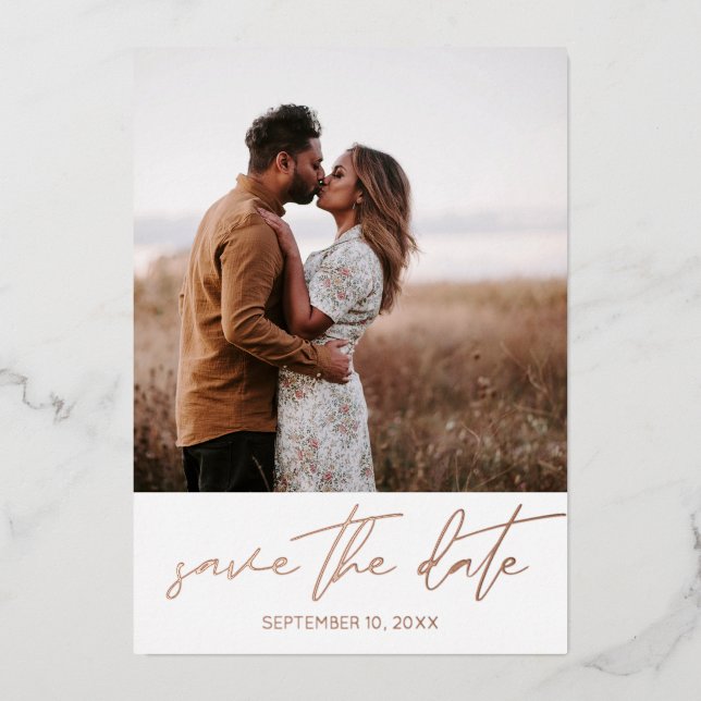 Modernes Chic Foto Vertikal Save the Date weiß Folieneinladung (Vorderseite)