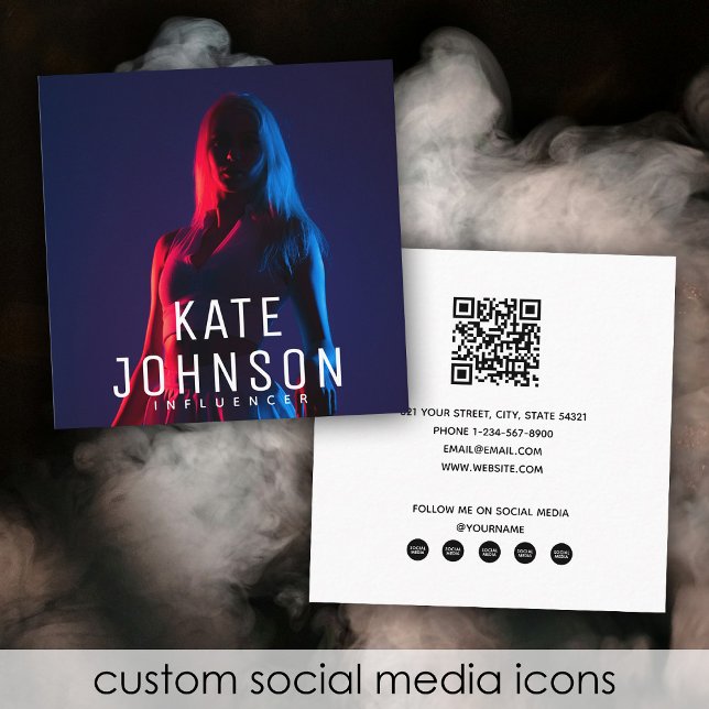 Modernes Chic Influencer Foto QR Code Social Media Quadratische Visitenkarte (Modern Chic Influencer Photo QR Code Social Media Square Business Card)