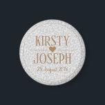 Modernes Classic Gold Wedding elegantes Muster Magnet<br><div class="desc">Karo diese coolen Party Taschen Füller für alle Ihre Party oder für Ihre Gastgeschenke Hochzeiten. Sie verfügen über ein hübsches,  individualisierbares Label für alle Ihre Party-Goodies. Es würde für eine Hochzeit,  ein Brautparty,  sogar Geburtstag oder Geburtstag funktionieren. Viel mehr in diesem Sortiment und mehr in unserem Shop.</div>