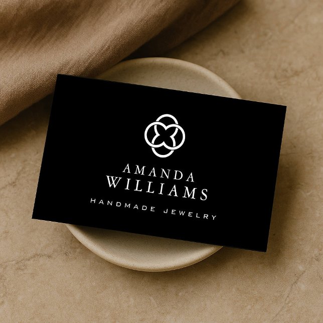 Modernes Clover Logo Luxus Boutique Schwarz Visitenkarte (Von Creator hochgeladen)