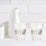 Modernes Collage Foto Liebe Mama Bestes Geschenk Schnapsglas<br><div class="desc">Wenn Sie ein herzliches und bedeutungsvolles Geschenk suchen, um Ihre Liebe und Wertschätzung für Ihre Mutter zu zeigen, könnte ein modernes Collage Foto eine großartige Wahl sein. Ein modernes Collage Foto ist ein einzigartiges und kreatives Mittel, um Ihre Lieblings-Erinnerungen mit Ihrer Mutter zu zeigen. In der Regel werden mehrere Fotos...</div>