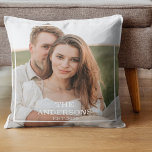 Modernes Couple Collage Foto & Minimal Familienges Kissen<br><div class="desc">Modernes Couple Collage Foto & Minimal Familiengeschenk</div>