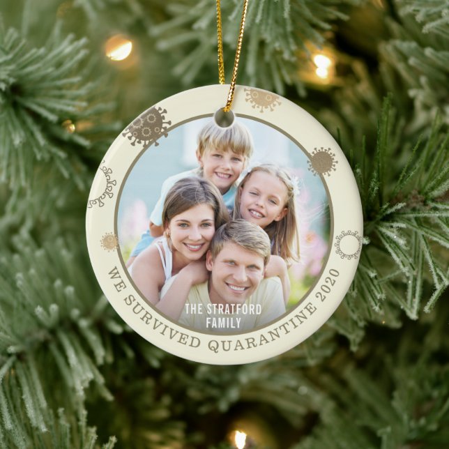 Modernes COVID-19 Wir überlebten Quarantine-Foto Keramik Ornament (Baum)