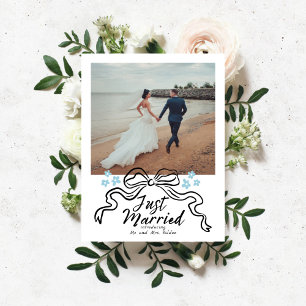 Modernes Doodle Just Married Elopement Foto Announ Ankündigungspostkarte