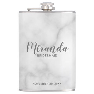 Modernes Drehbuch Personalisiert Bridesmaid-Name Flachmann