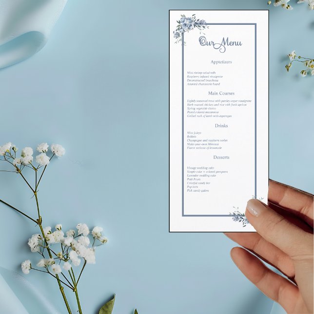 Modernes Dusty Blue Floral Hochzeitmenü Menükarte (Von Creator hochgeladen)