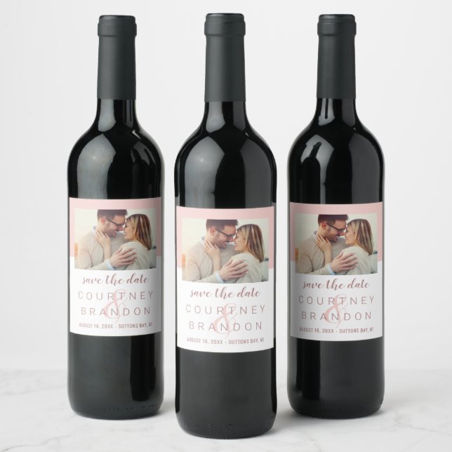 Modernes Dusty Rose Pink Wedding Foto Save the Dat Weinetikett (Flaschen)