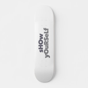 Modernes, einfaches, kühnes, urbanes Design Zeigen Skateboard