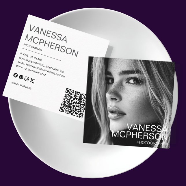 Modernes, einfaches Minimalistisches professionell Quadratische Visitenkarte (Von Creator hochgeladen)