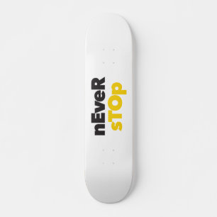 Modernes, einfaches, mutiges typografisches Design Skateboard