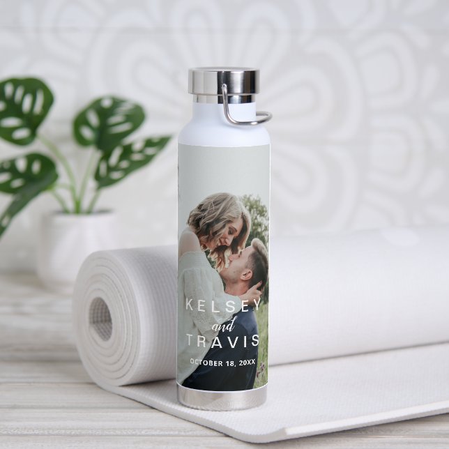 Modernes einfaches, neu verheiratetes Hochzeitssem Trinkflasche (Yoga)