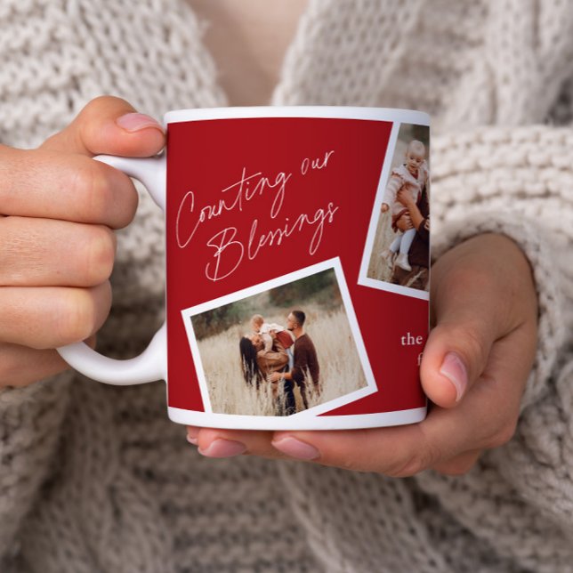 Modernes Elegantes 4 Foto Collage Familiengeschenk Jumbo-Tasse (A modern counting our blessings script 4 photo collage mug in red.)