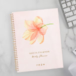 Modernes, elegantes Aquarell-Blumenrosa Planer<br><div class="desc">Rosa Blume mit blütenrosa,  handbemalter  auf einem hellrot getünchten Aquarellhintergrund,  was einen modernen,  raffinierten femininen Namen personalisiert Planer mit minimalem Stil Typografie-Skript macht.                     Geeignet für Landschaftsdesigner,  Floristen,  Makeup-Künstler,  Kosmetologen,  persönliche Stylist,  Friseure,  Schönheitsspezialisten,  Nageltechniker,  Innenarchitekten,  Maler,  Lifestyle-Blogger,  Boutique-Besitzer,  Kosmetiker,  Lippenfarben-Distributoren oder andere feminine Unternehmen.</div>